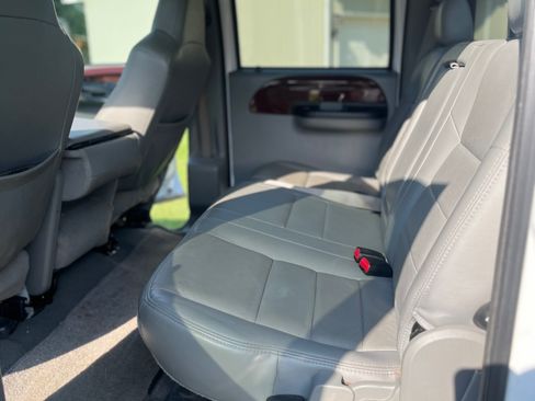 Used 2006 Ford F250 Lariat image 9