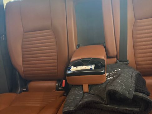 Used 2017 Land Rover Discovery Sport HSE Luxury image 9