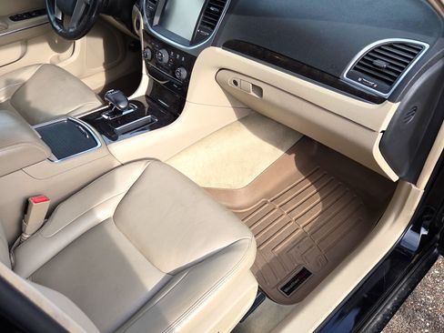 Used 2012 Chrysler 300 Limited image 8