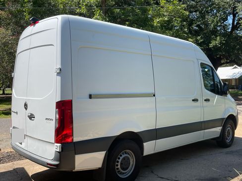 Used 2020 Mercedes-Benz Sprinter 2500 image 2
