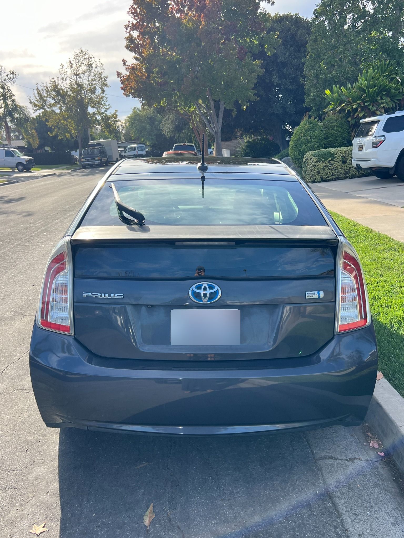 Used 2013 Toyota Prius Four w/ Deluxe Solar Roof Pkg FWD image 5