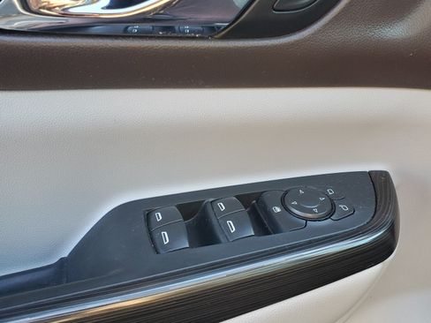 Used 2017 GMC Acadia SLT image 12