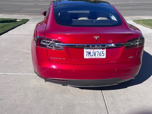 Used 2015 Tesla Model S 85D image 4