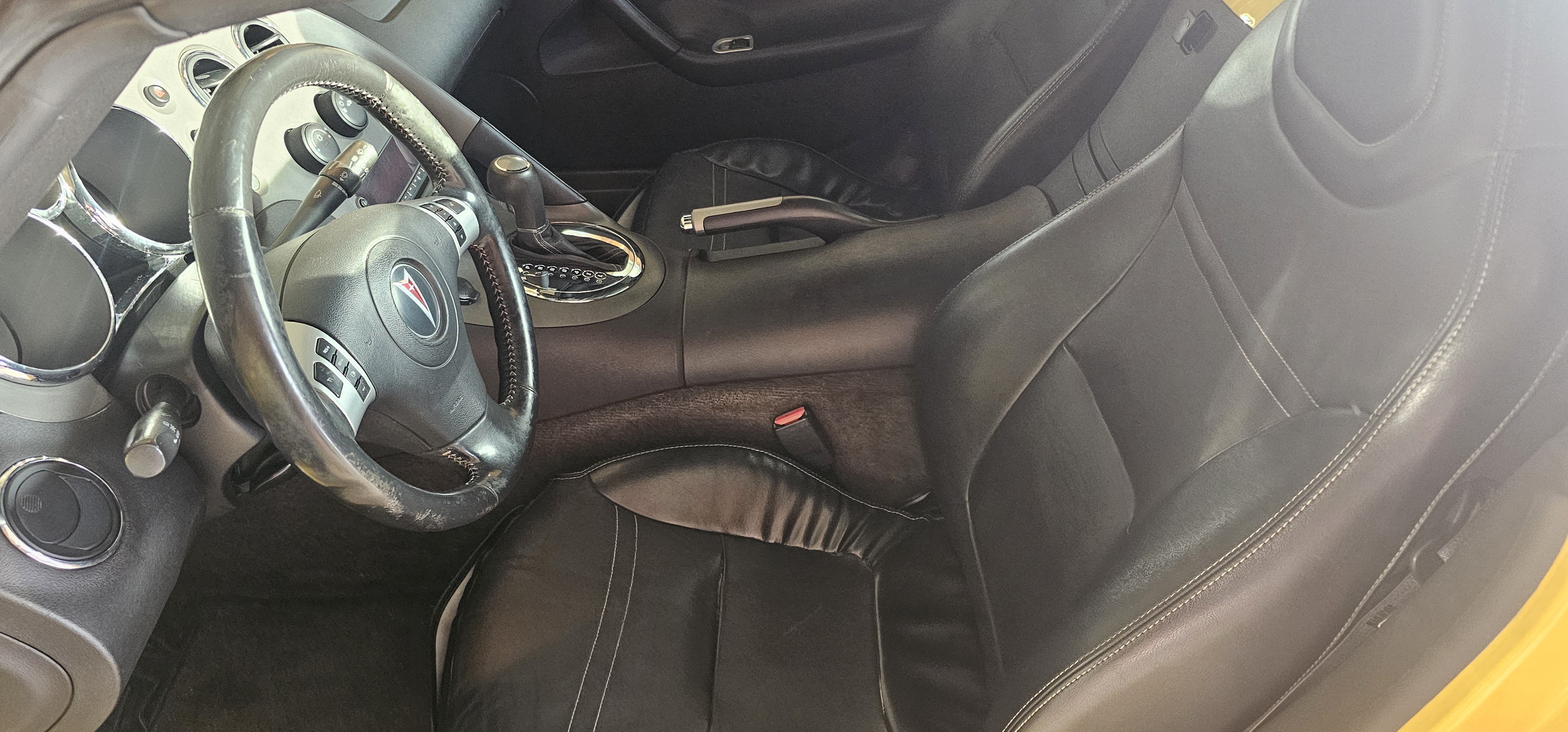 Used 2007 Pontiac Solstice Convertible w/ Premium Package RWD image 12