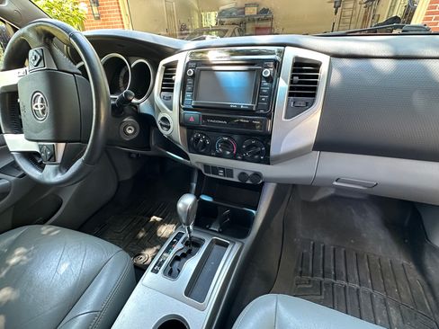Used 2015 Toyota Tacoma 4x4 Double Cab w/ SR5 Package image 10