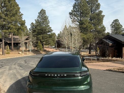 Used 2025 Porsche Macan 4S Electric image 9