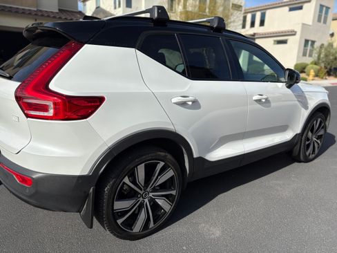 Used 2022 Volvo XC40 P8 Recharge Ultimate image 8