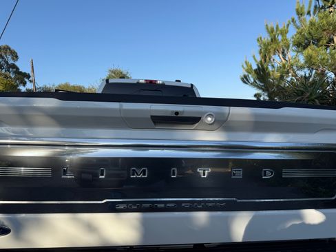 Used 2023 Ford F450 Limited w/ FX4 Off-Road Package AWD/4WD image 10
