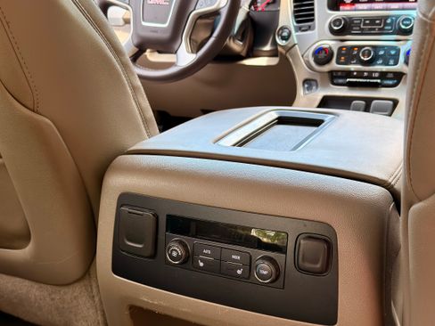 Used 2015 GMC Yukon SLT RWD image 9