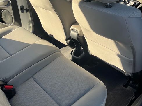 Used 2022 Honda HR-V LX image 12