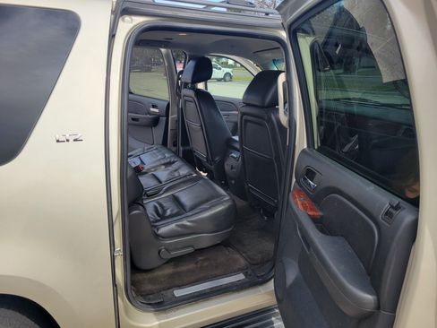 Used 2013 Chevrolet Suburban LTZ image 12
