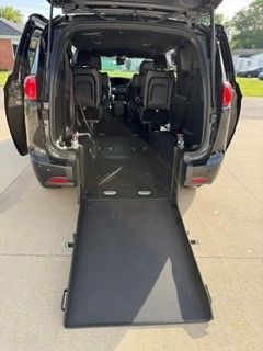 Used 2025 Chrysler Voyager LX FWD image 2