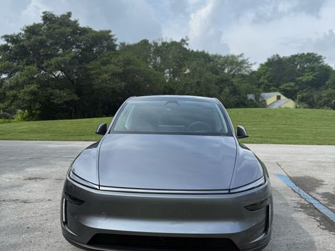 Used 2026 Tesla Model Y Long Range image 2