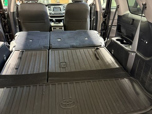 Used 2019 Toyota Highlander LE FWD image 17