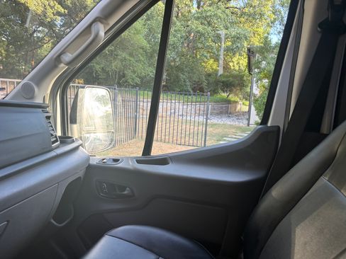 Used 2022 Ford Transit 250 148 High Roof AWD image 16