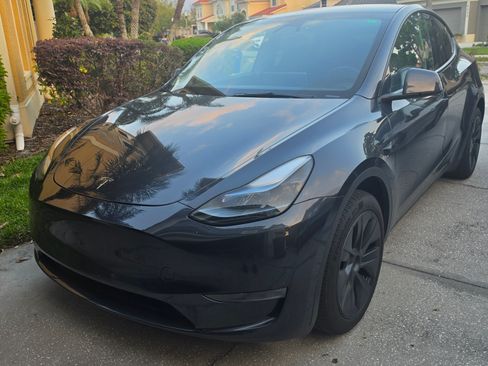 Used 2024 Tesla Model Y Long Range image 10