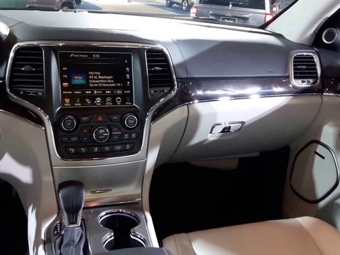 Used 2016 Jeep Grand Cherokee Overland w/ Trailer Tow Group IV image 6