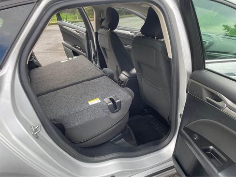 Used 2017 Ford Fusion SE image 12