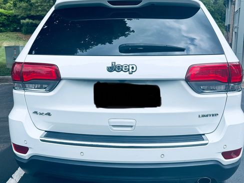 Used 2017 Jeep Grand Cherokee Limited AWD/4WD image 9
