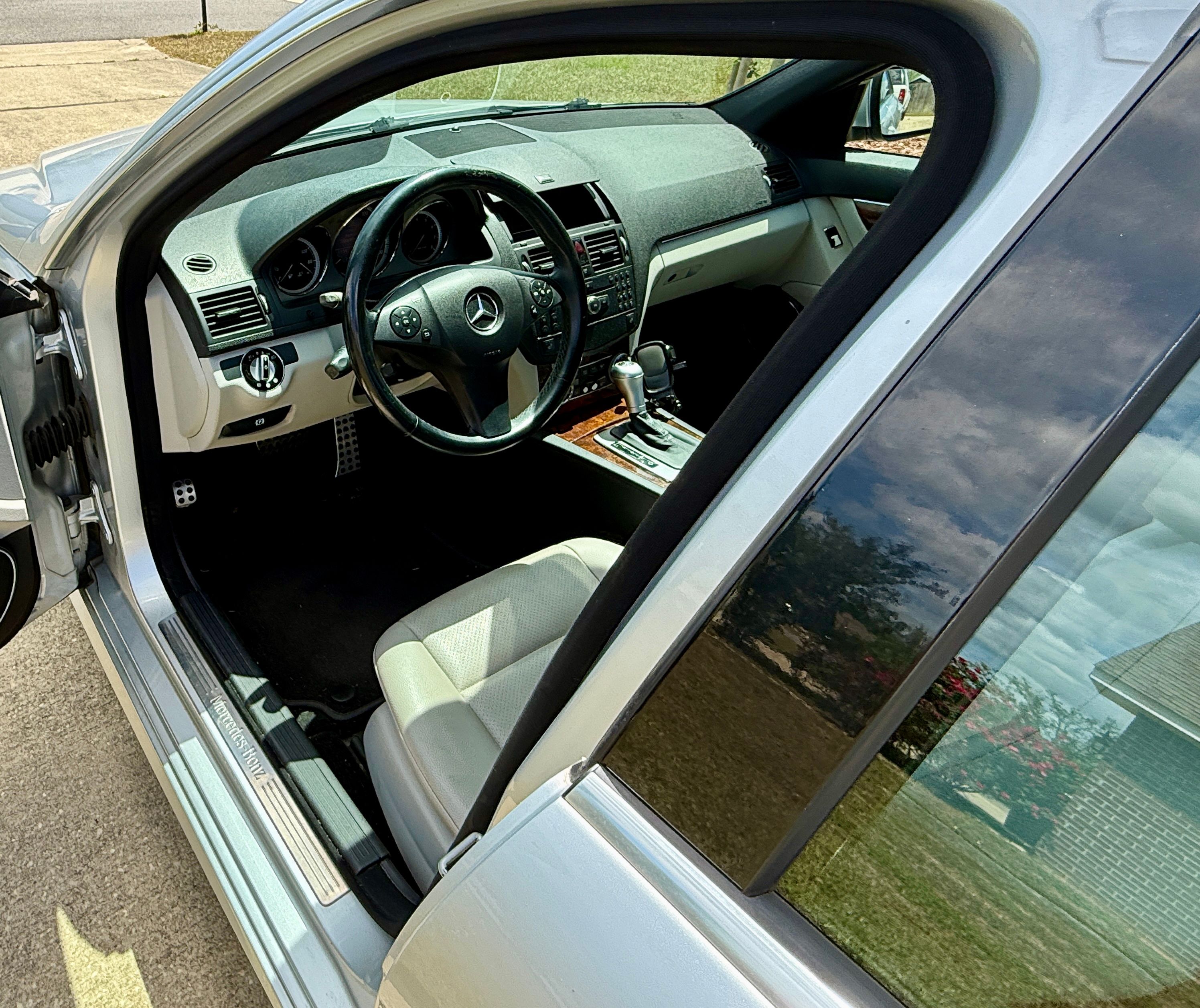 Used 2009 Mercedes-Benz C 300 Sedan image 9