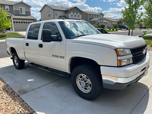 Used 2005 Chevrolet Silverado 2500 LT w/ Heavy-Duty Power Package image 1