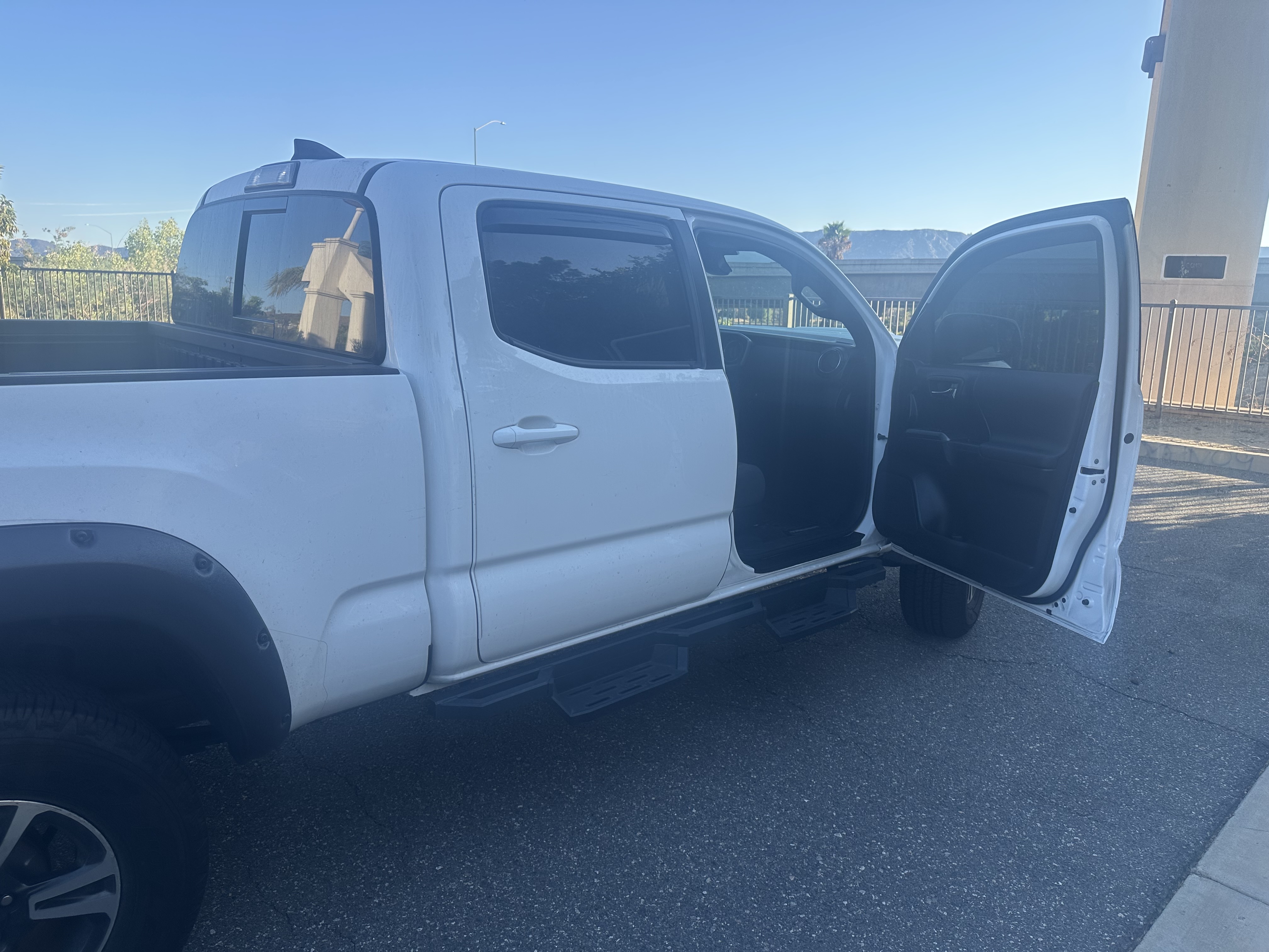 Used 2018 Toyota Tacoma TRD Sport RWD image 4
