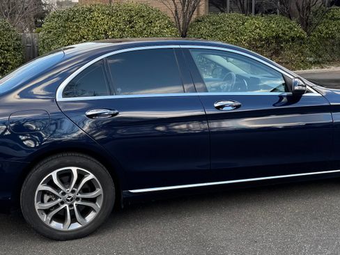 Used 2018 Mercedes-Benz C 300 4MATIC Sedan image 4