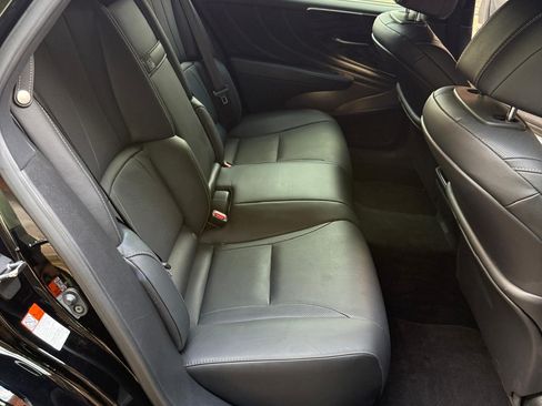 Used 2021 Lexus LS 500 w/ Accessory Package (Z1) RWD image 29