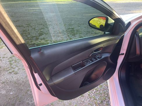 Used 2015 Chevrolet Cruze LT w/ RS Package image 17