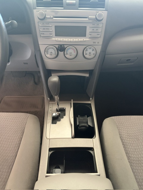 Used 2010 Toyota Camry LE FWD image 14