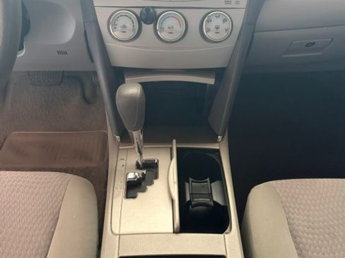 Used 2010 Toyota Camry LE FWD image 13
