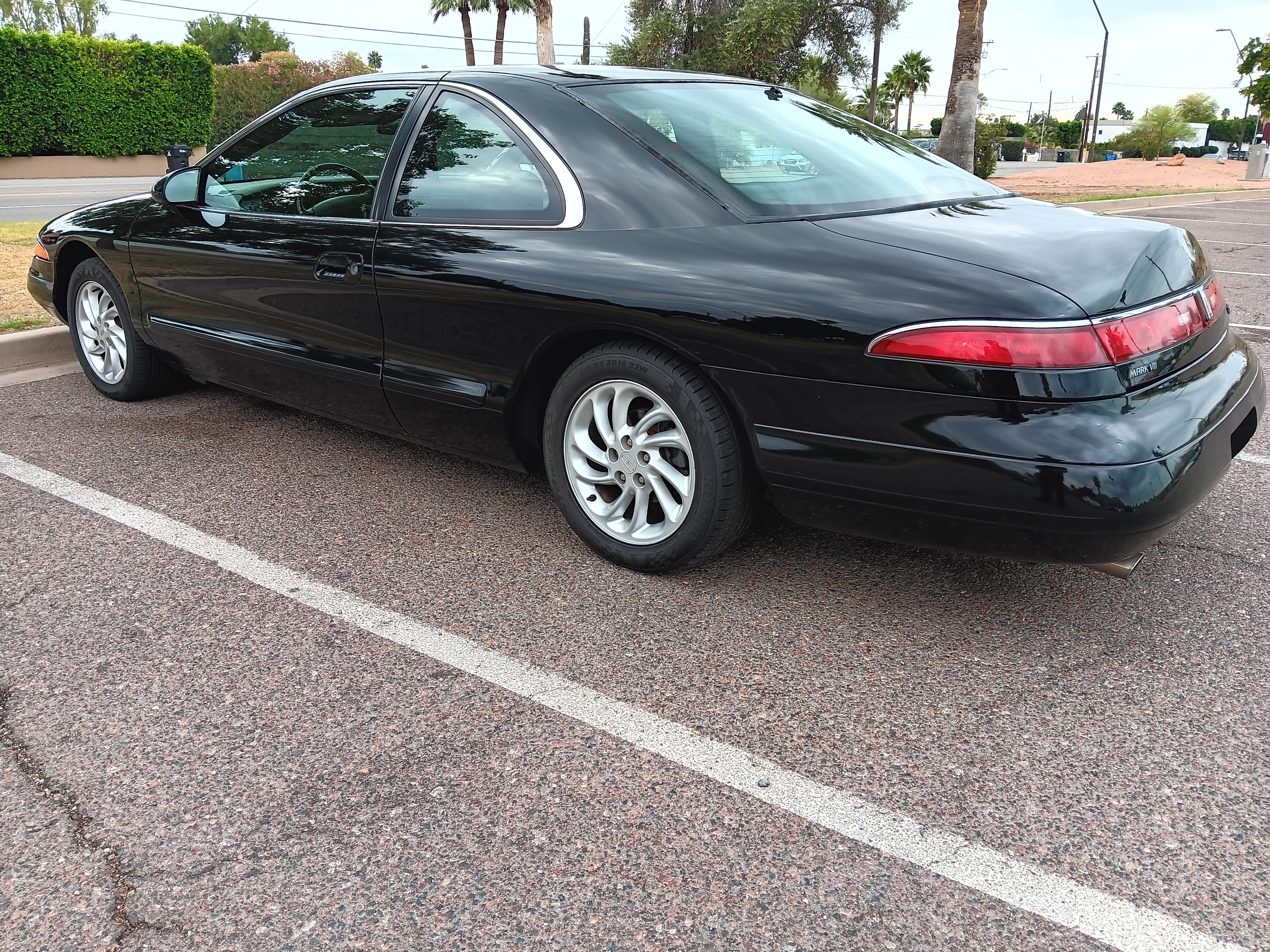 Used 1995 Lincoln Mark VIII RWD image 12