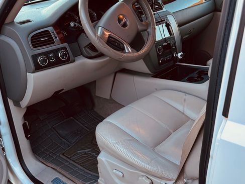 Used 2009 GMC Yukon 4WD Hybrid image 16