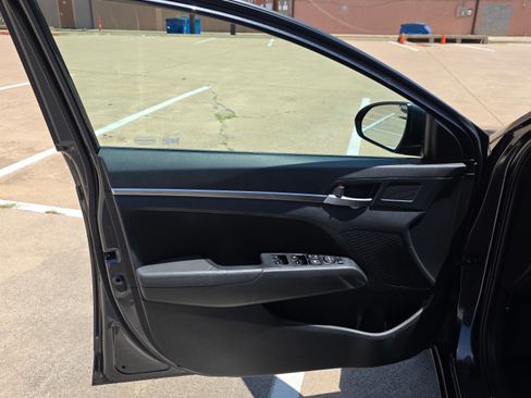 Used 2020 Hyundai Elantra SEL w/ Cargo Package (C1) FWD image 17