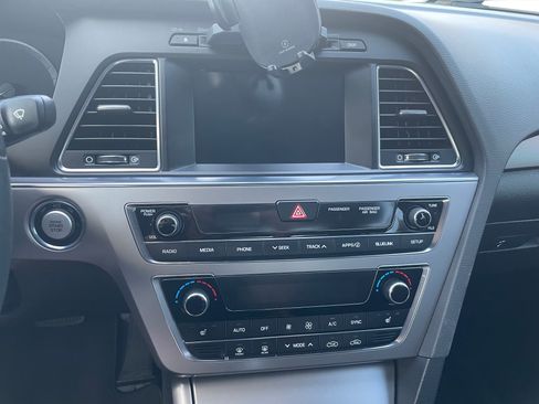 Used 2016 Hyundai Sonata Sport w/ Option Group 02 image 9