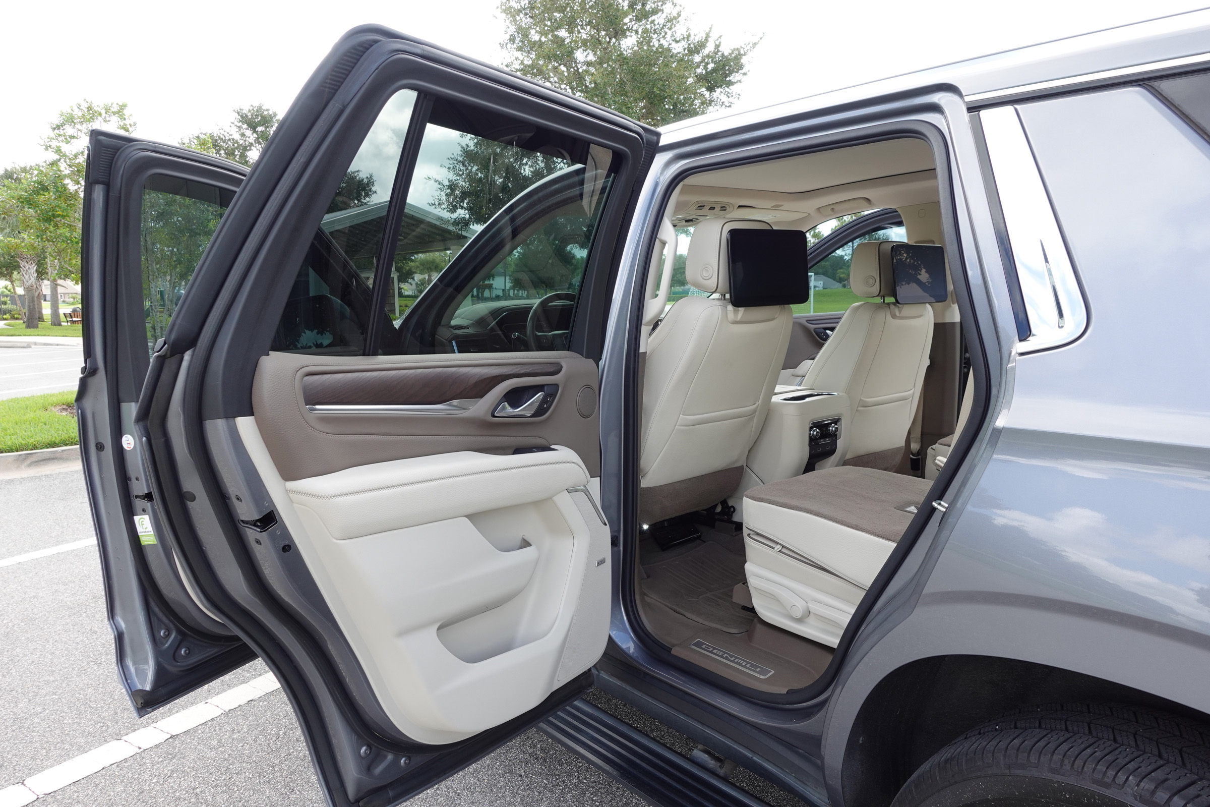 Used 2021 GMC Yukon Denali w/ Denali Ultimate Package AWD/4WD image 9