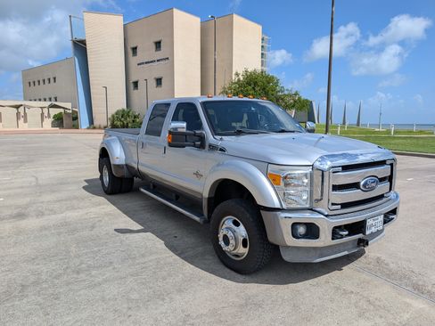 Used 2012 Ford F450 Lariat w/ Chrome Pkg image 4