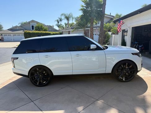 Used 2020 Land Rover Range Rover HSE AWD/4WD image 2