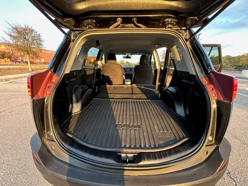 Used 2015 Toyota RAV4 LE image 9