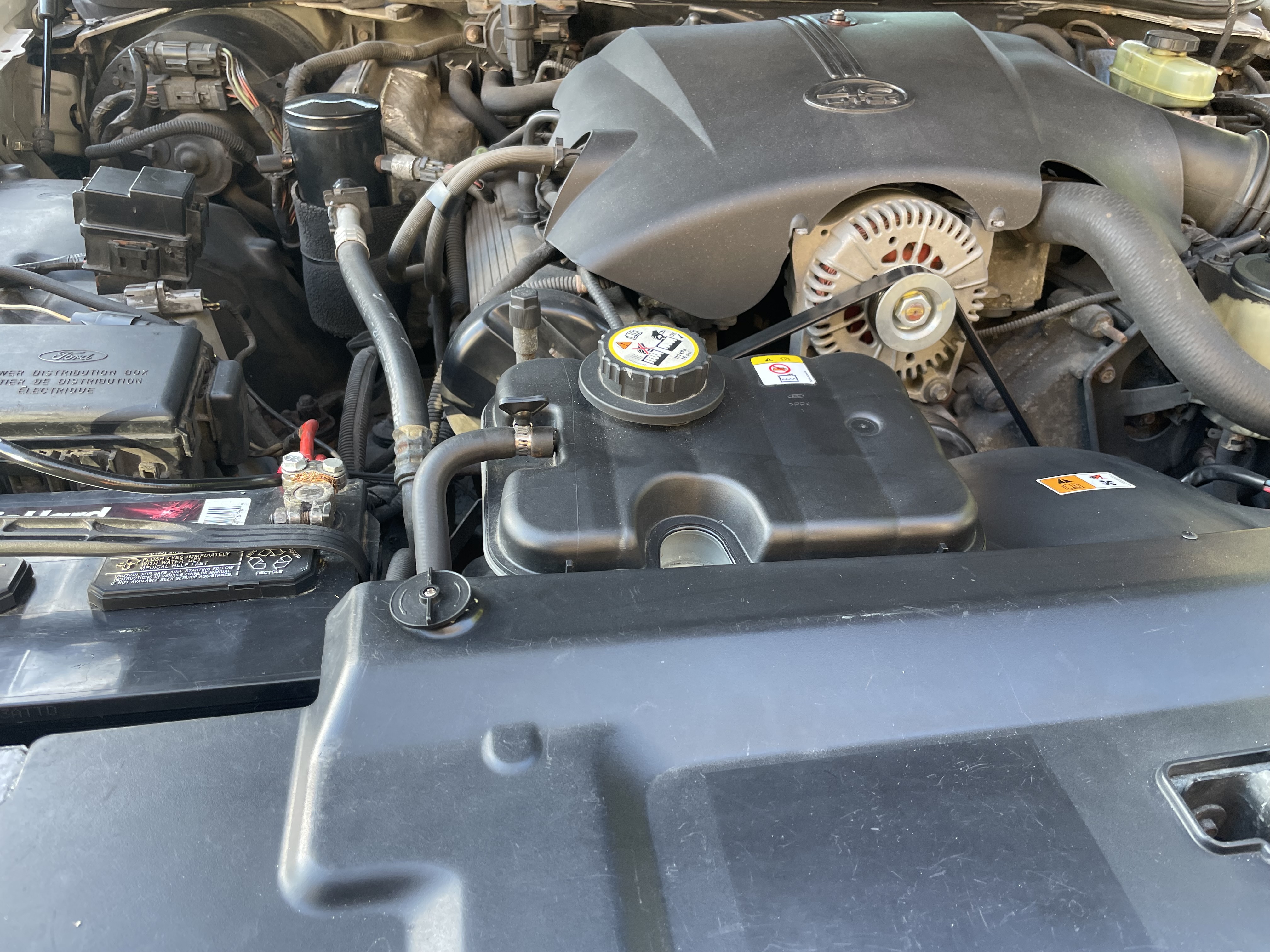 Used 2002 Ford Crown Victoria LX RWD image 16