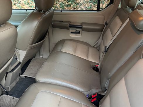 Used 2005 Ford Explorer Sport Trac XLT image 9