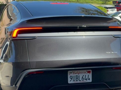 Used 2026 Tesla Model Y AWD image 9