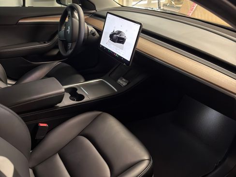 Used 2022 Tesla Model 3 Performance image 9