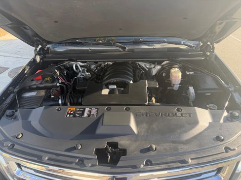 Used 2016 Chevrolet Suburban LTZ RWD image 6