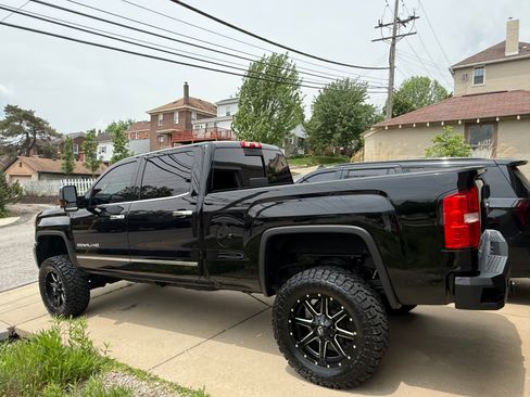 Used 2019 GMC Sierra 2500 Denali w/ Duramax Plus Package image 1