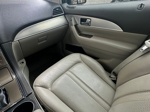 Used 2013 Lincoln MKX Sport Utility 4D image 22