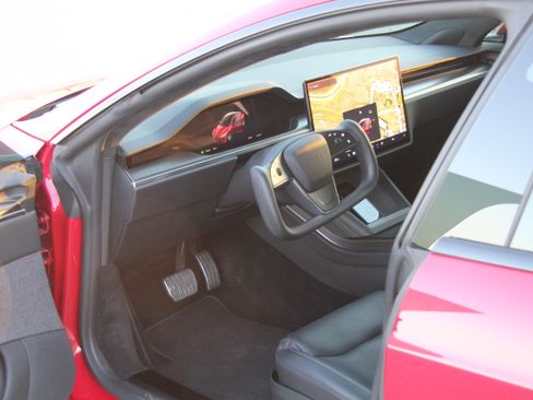 Used 2021 Tesla Model S Plaid image 14