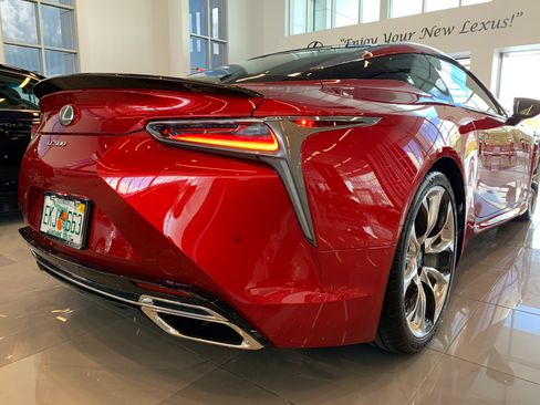 Used 2018 Lexus LC 500 Coupe w/ Sport Package RWD image 2