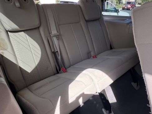 Used 2010 Ford Expedition XLT image 9