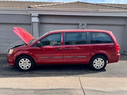 Used 2014 Dodge Grand Caravan American Value Package image 2